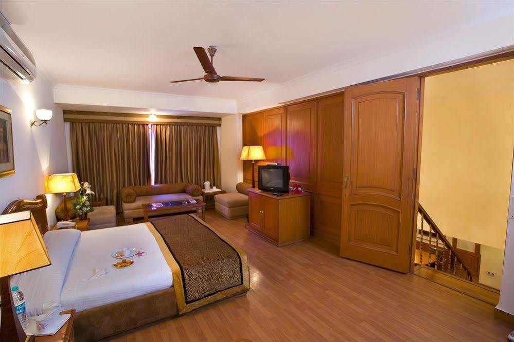 The Bmk Hotel Greater Kailash Delhi Zewnętrze zdjęcie