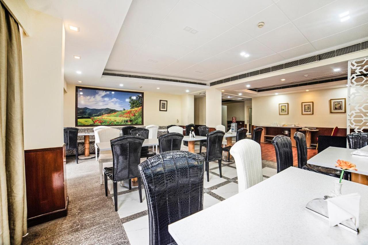 The Bmk Hotel Greater Kailash Delhi Zewnętrze zdjęcie